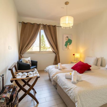 Mesogios House Suites Larnaca Dış mekan fotoğraf