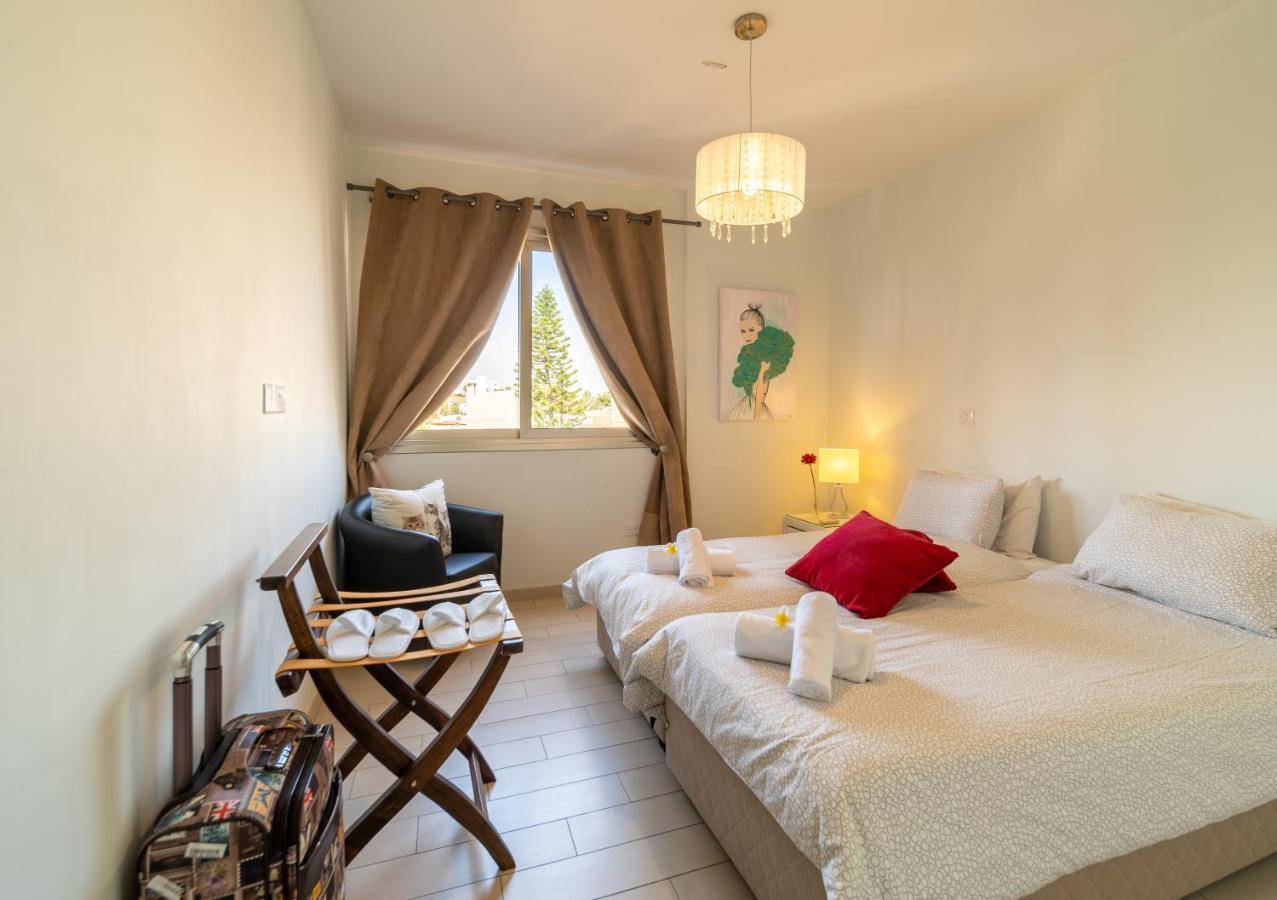 Mesogios House Suites Larnaca Dış mekan fotoğraf