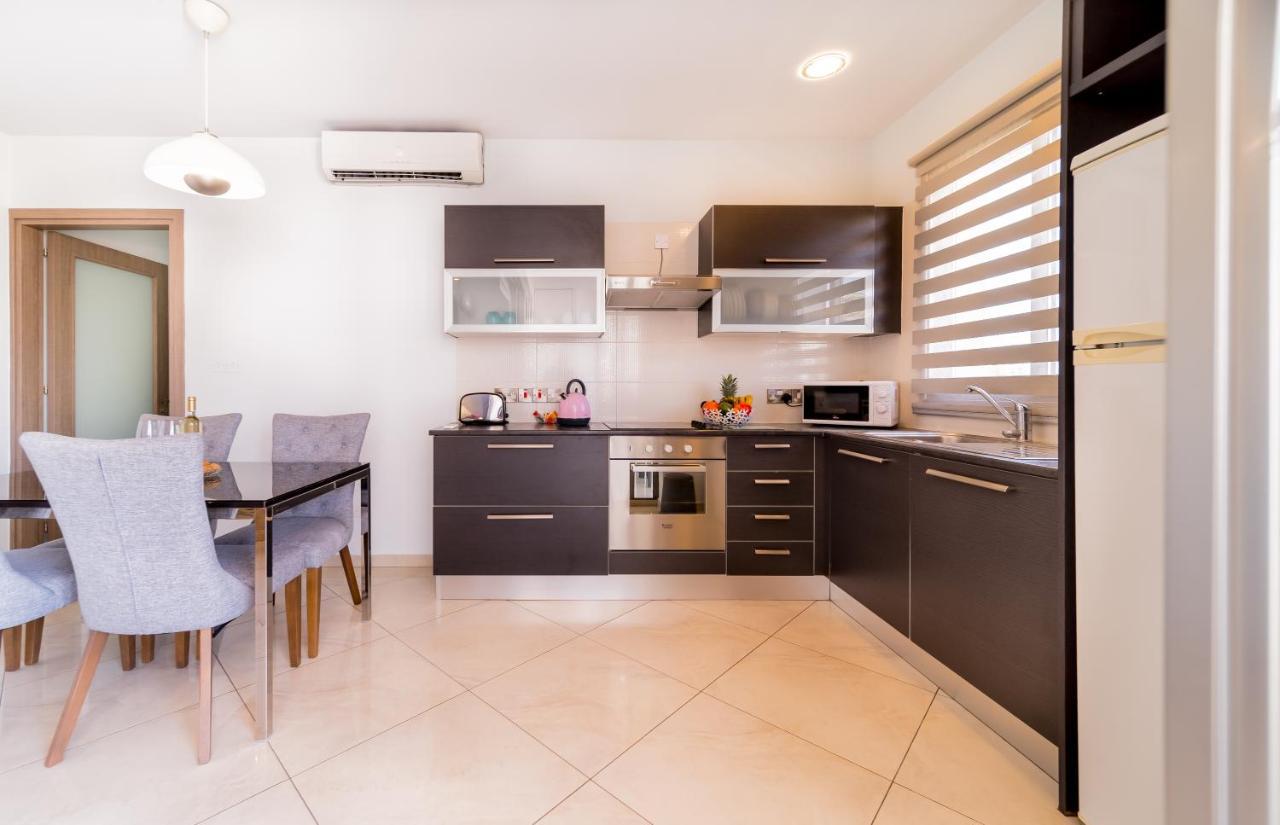 Mesogios House Suites Larnaca Dış mekan fotoğraf