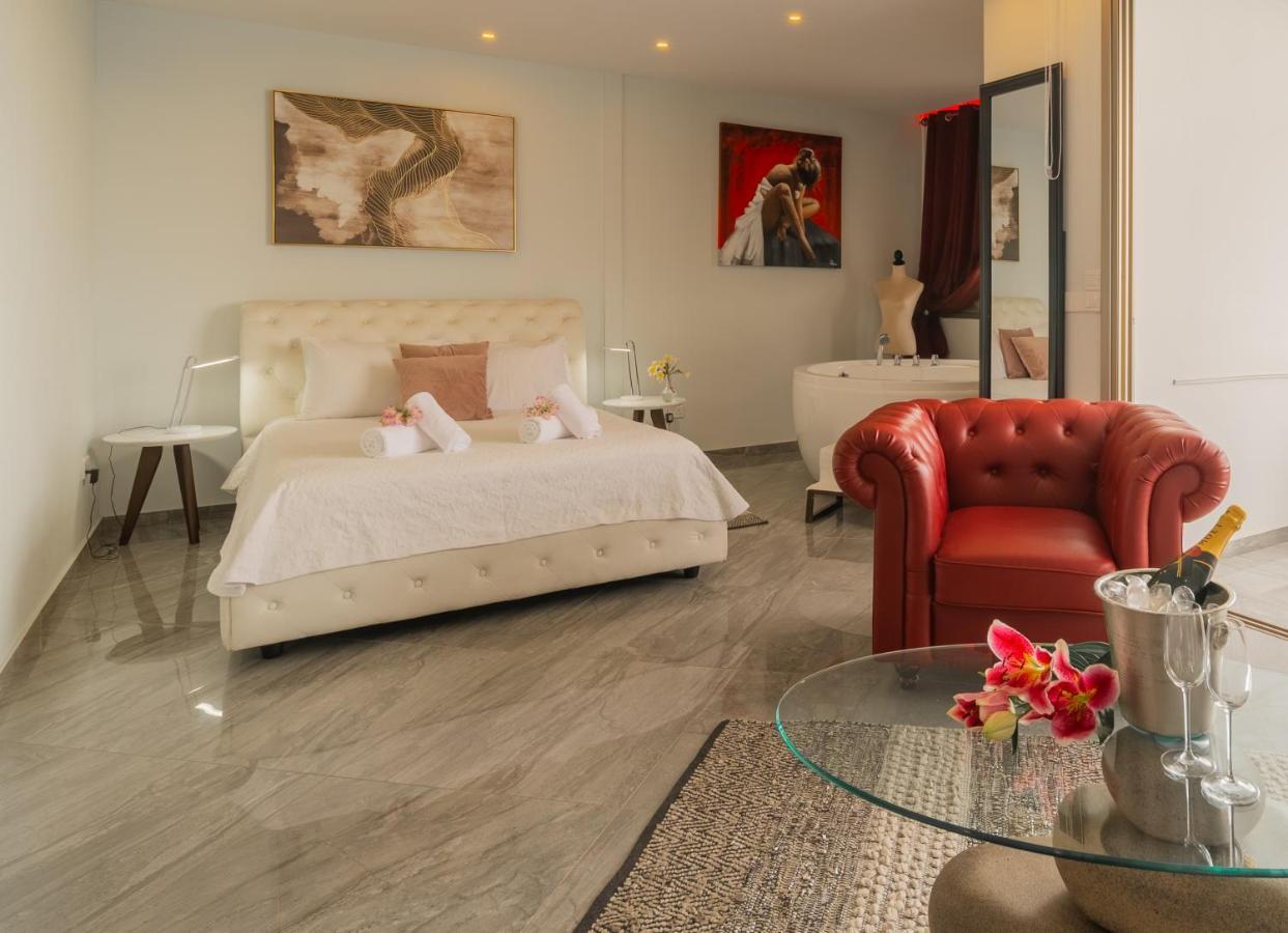 Mesogios House Suites Larnaca Dış mekan fotoğraf