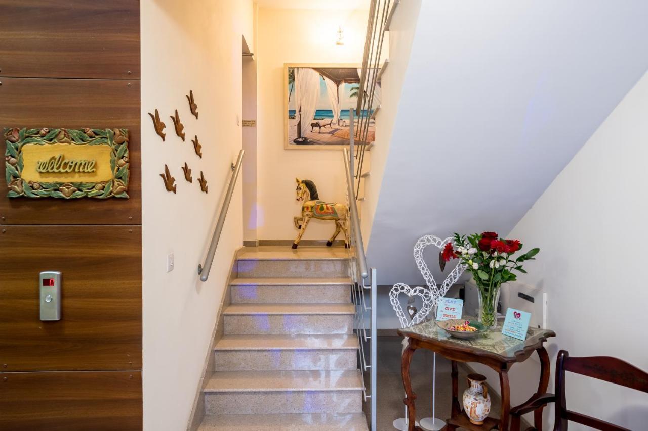 Mesogios House Suites Larnaca Dış mekan fotoğraf