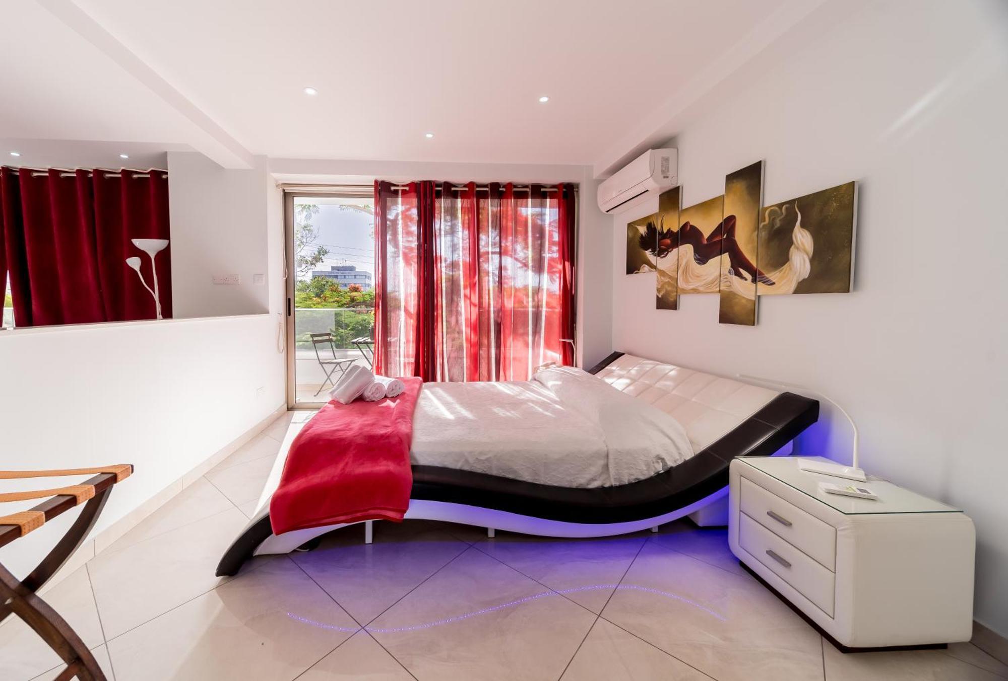 Mesogios House Suites Larnaca Dış mekan fotoğraf