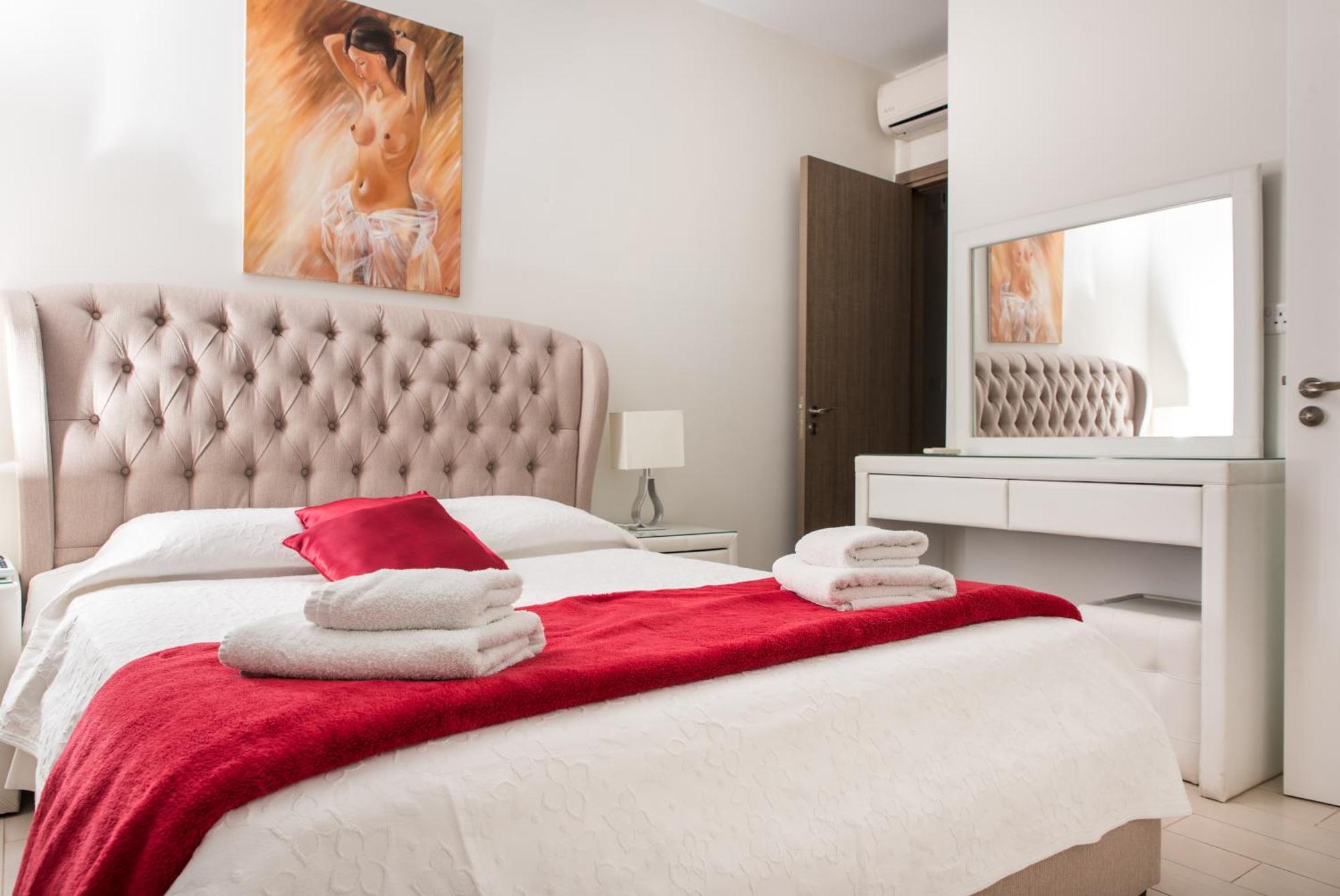 Mesogios House Suites Larnaca Dış mekan fotoğraf