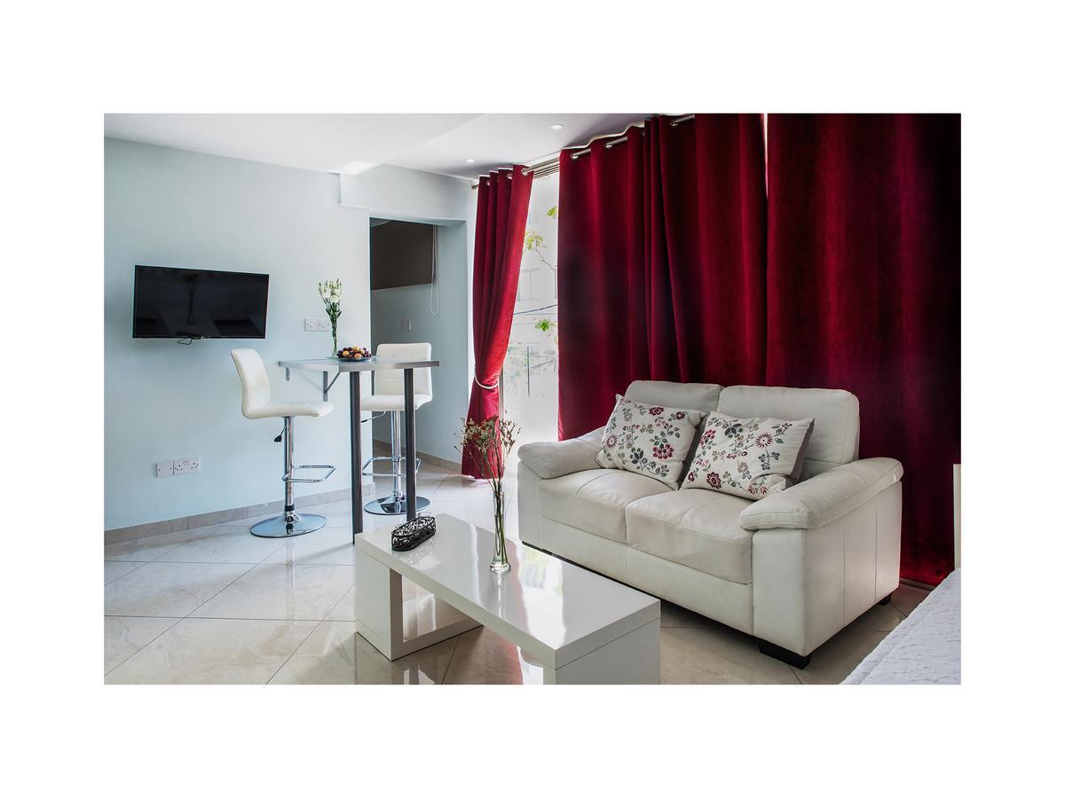 Mesogios House Suites Larnaca Dış mekan fotoğraf