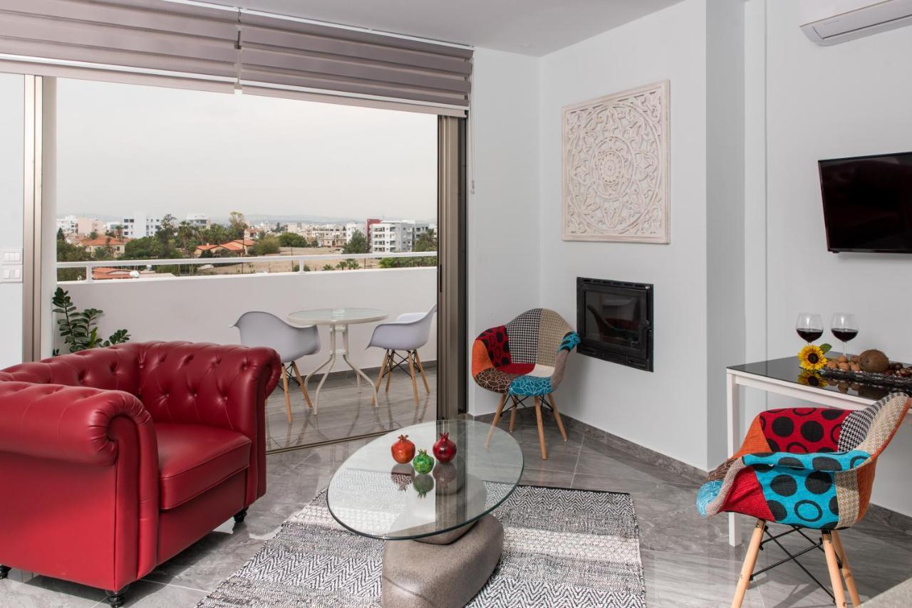 Mesogios House Suites Larnaca Dış mekan fotoğraf